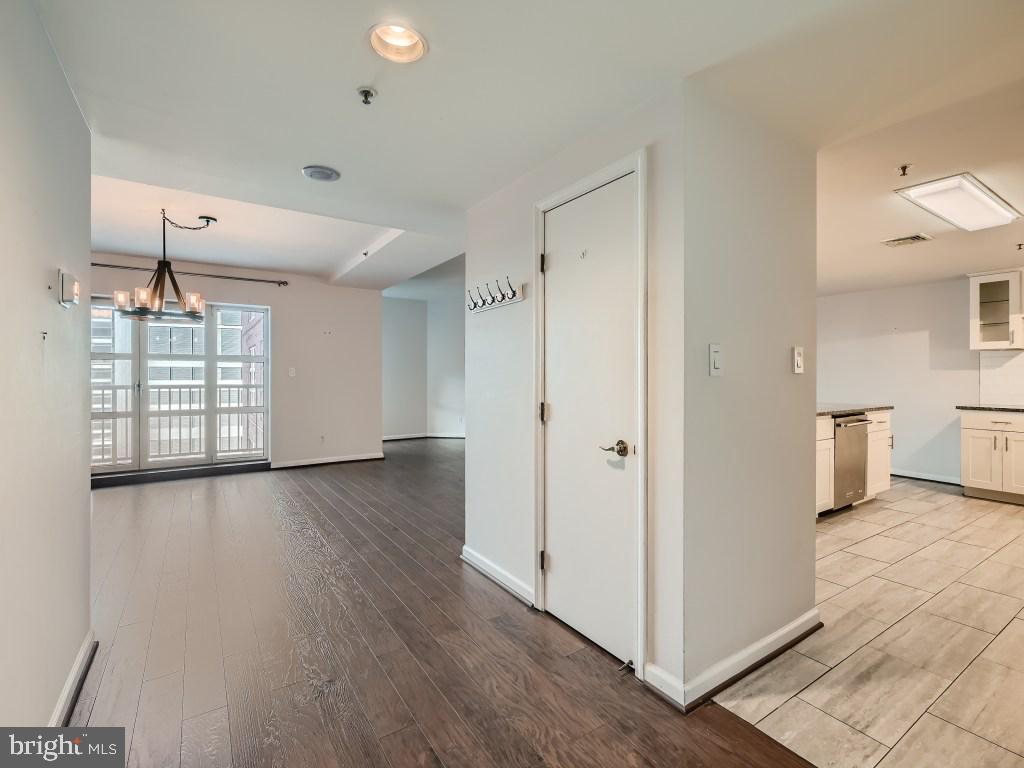 250 President Street, Unit 404 Baltimore, MD 21202 - Photo 3 of 31