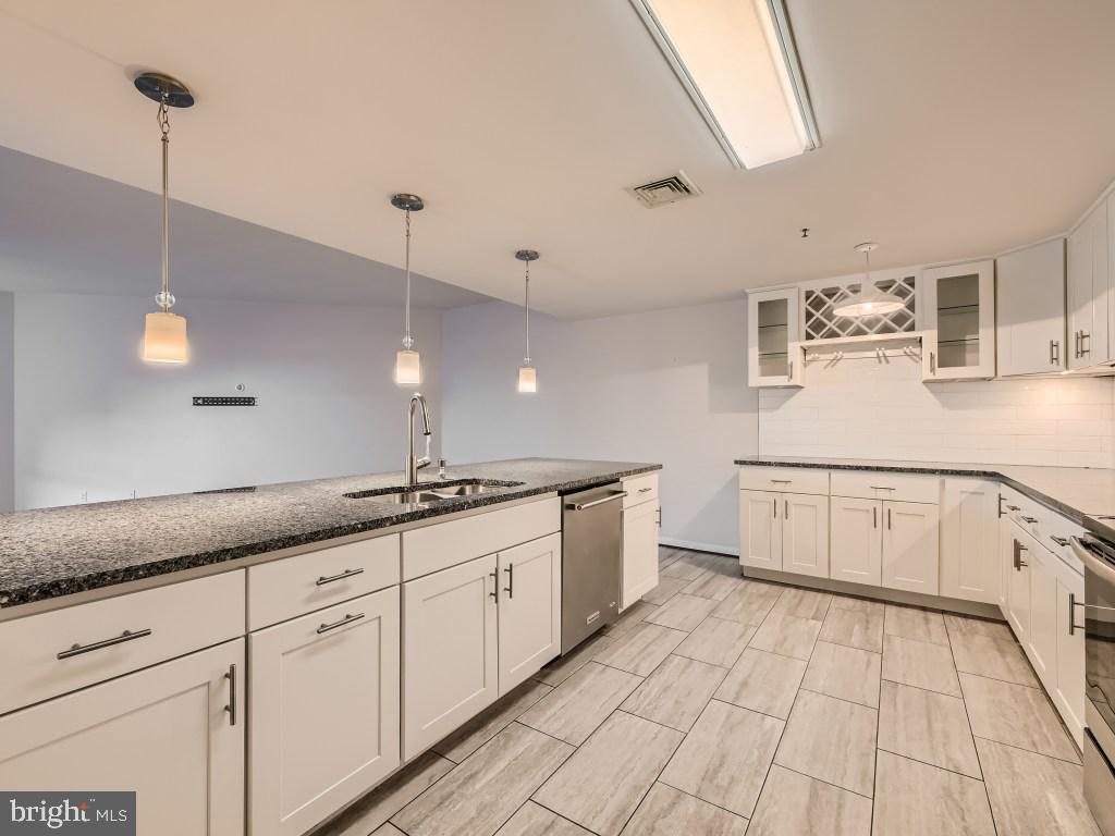 250 President Street, Unit 404 Baltimore, MD 21202 - Photo 6 of 31