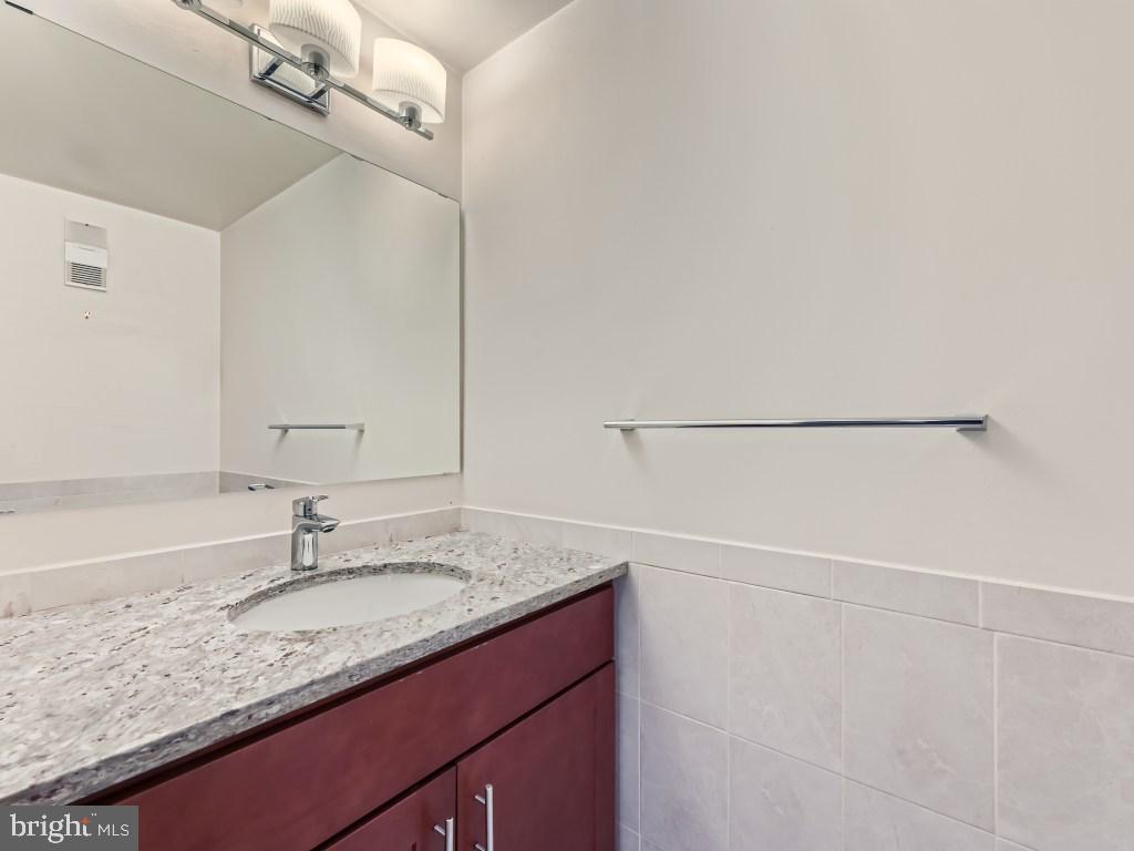 250 President Street, Unit 404 Baltimore, MD 21202 - Photo 8 of 31