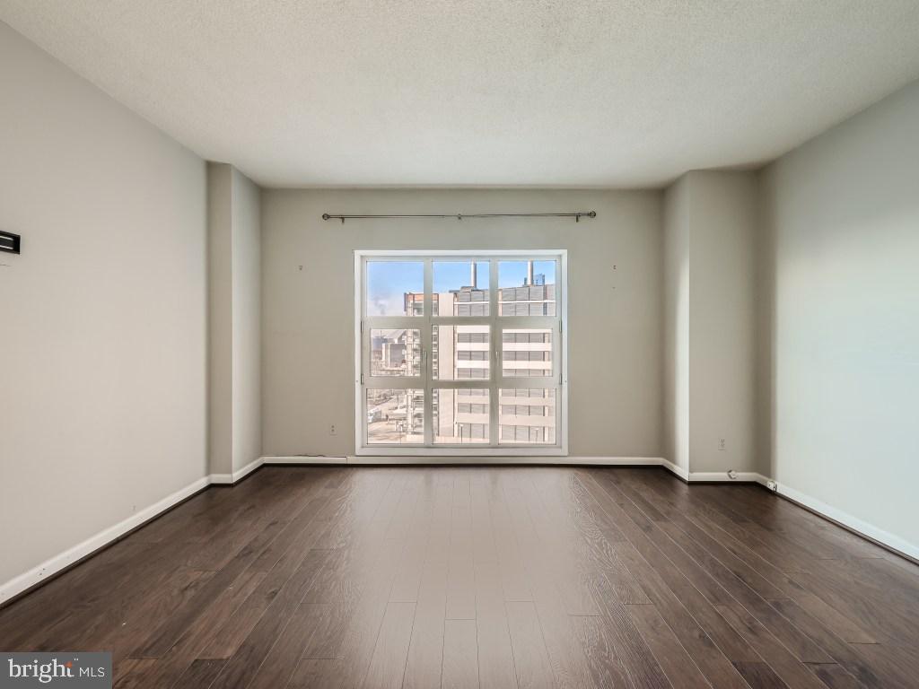 250 President Street, Unit 404 Baltimore, MD 21202 - Photo 10 of 31