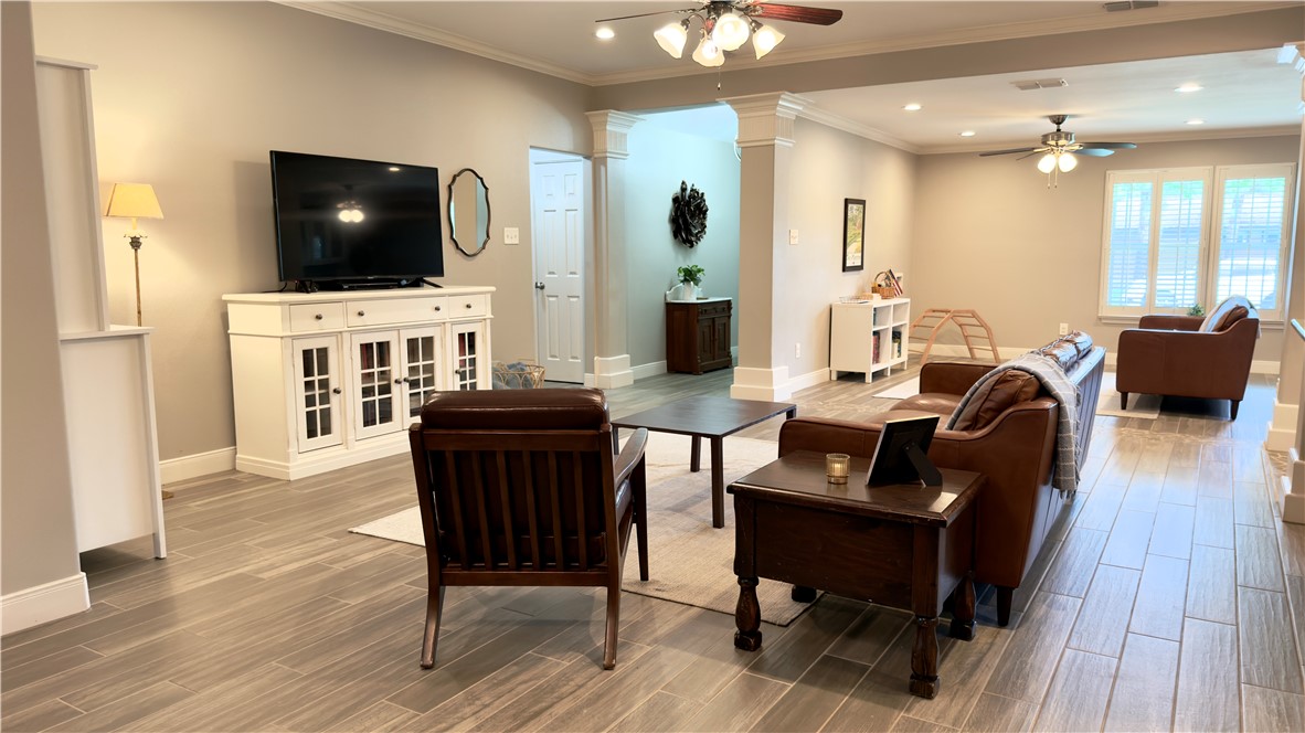638 Moray Place Corpus Christi, TX 78411 - Photo 7 of 34