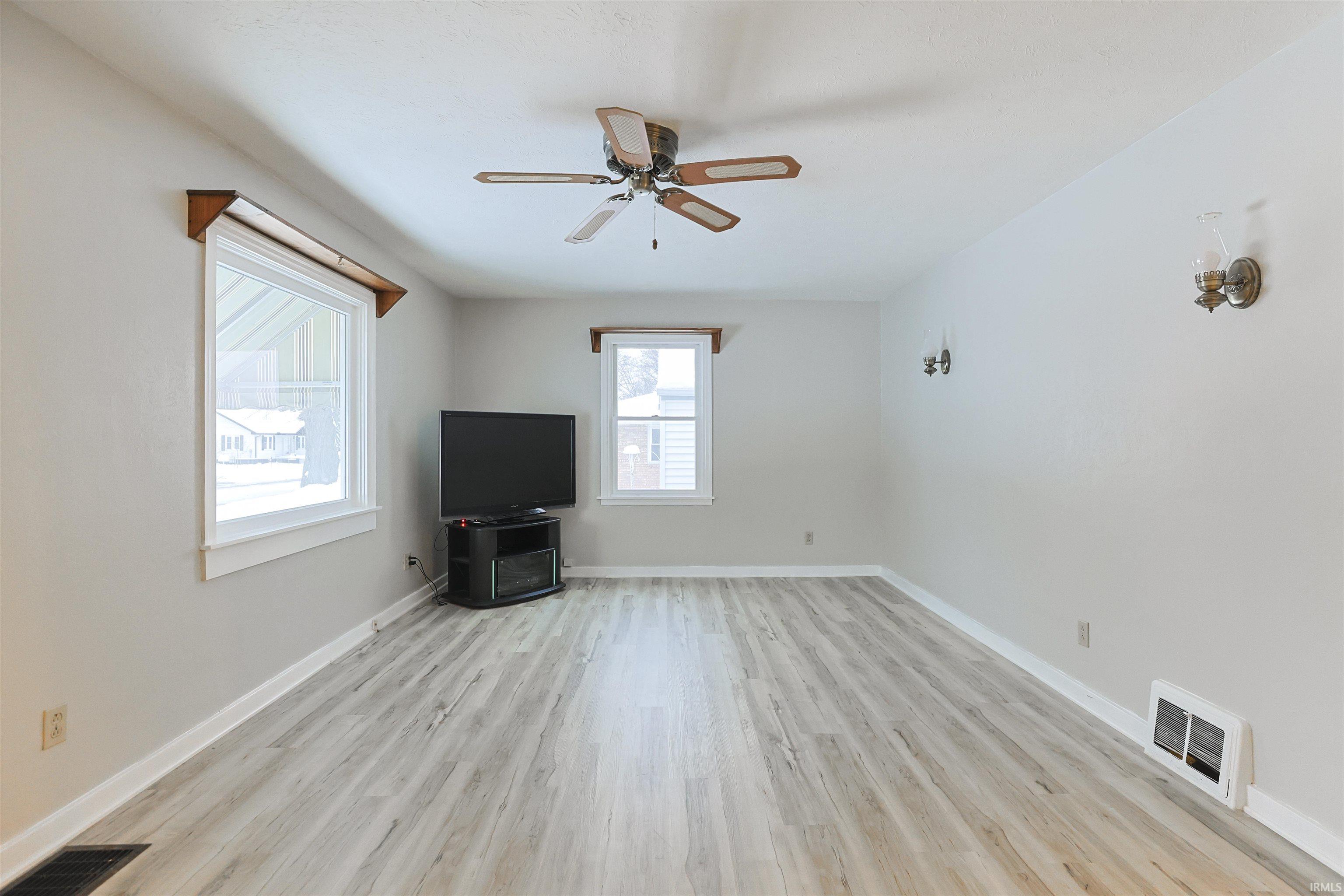 140 Oakside Road Mishawaka, IN 46544 - Photo 4 of 32