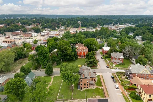 $600,000 | 1328 Francis Street, St. Joseph, MO 64501