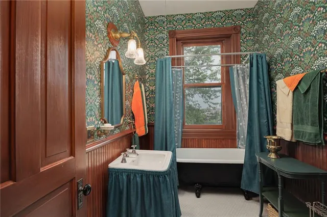 $600,000 | 1328 Francis Street, St. Joseph, MO 64501