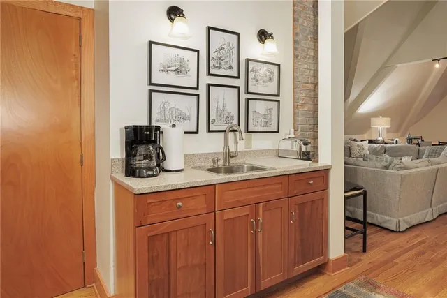 $600,000 | 1328 Francis Street, St. Joseph, MO 64501