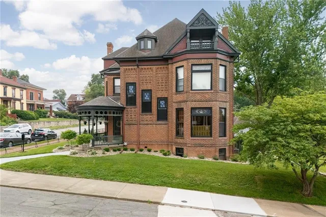 $600,000 | 1328 Francis Street, St. Joseph, MO 64501