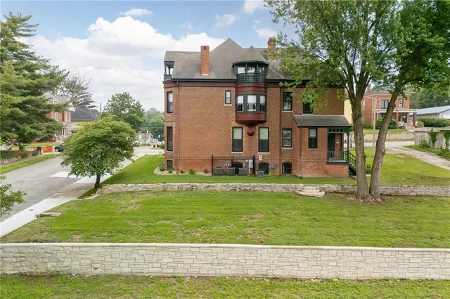 $600,000 | 1328 Francis Street, St. Joseph, MO 64501