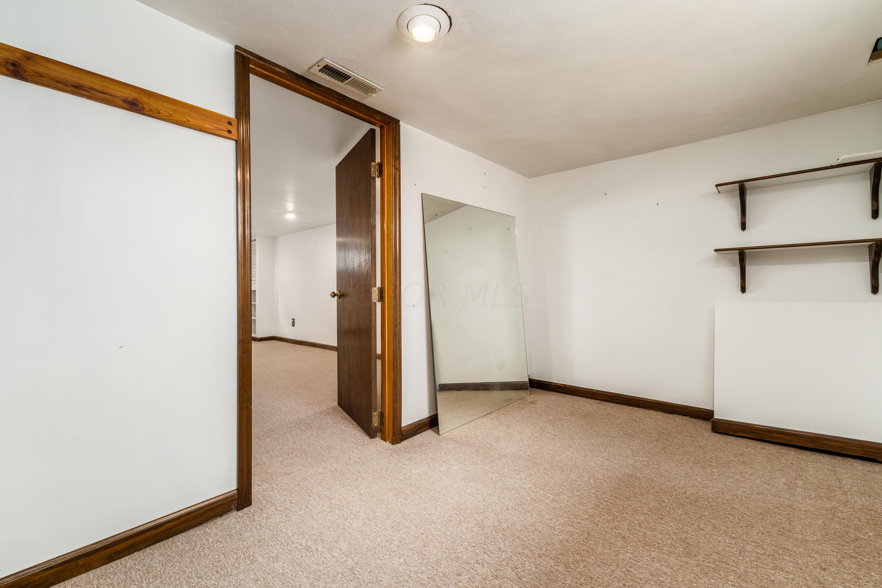 2056 Inchcliff Road Columbus, OH 43221 - Photo 43 of 52 042_ Rd Columbus OH 43221 USA