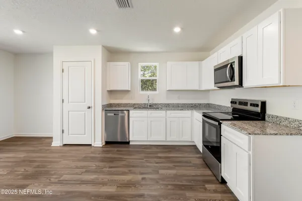 $273,990 | 10406 Greystone Drive, Glen St. Mary, FL 32040