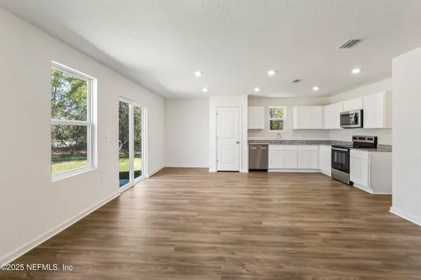 $273,990 | 10406 Greystone Drive, Glen St. Mary, FL 32040