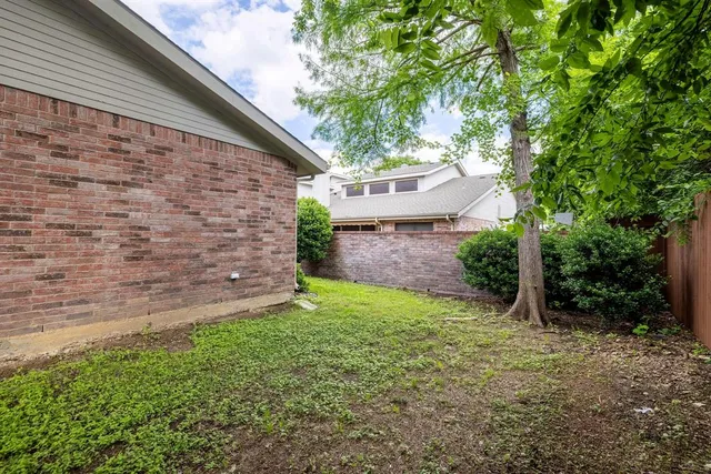 $289,000 | 1120 Forest Creek Street, Benbrook, TX 76126