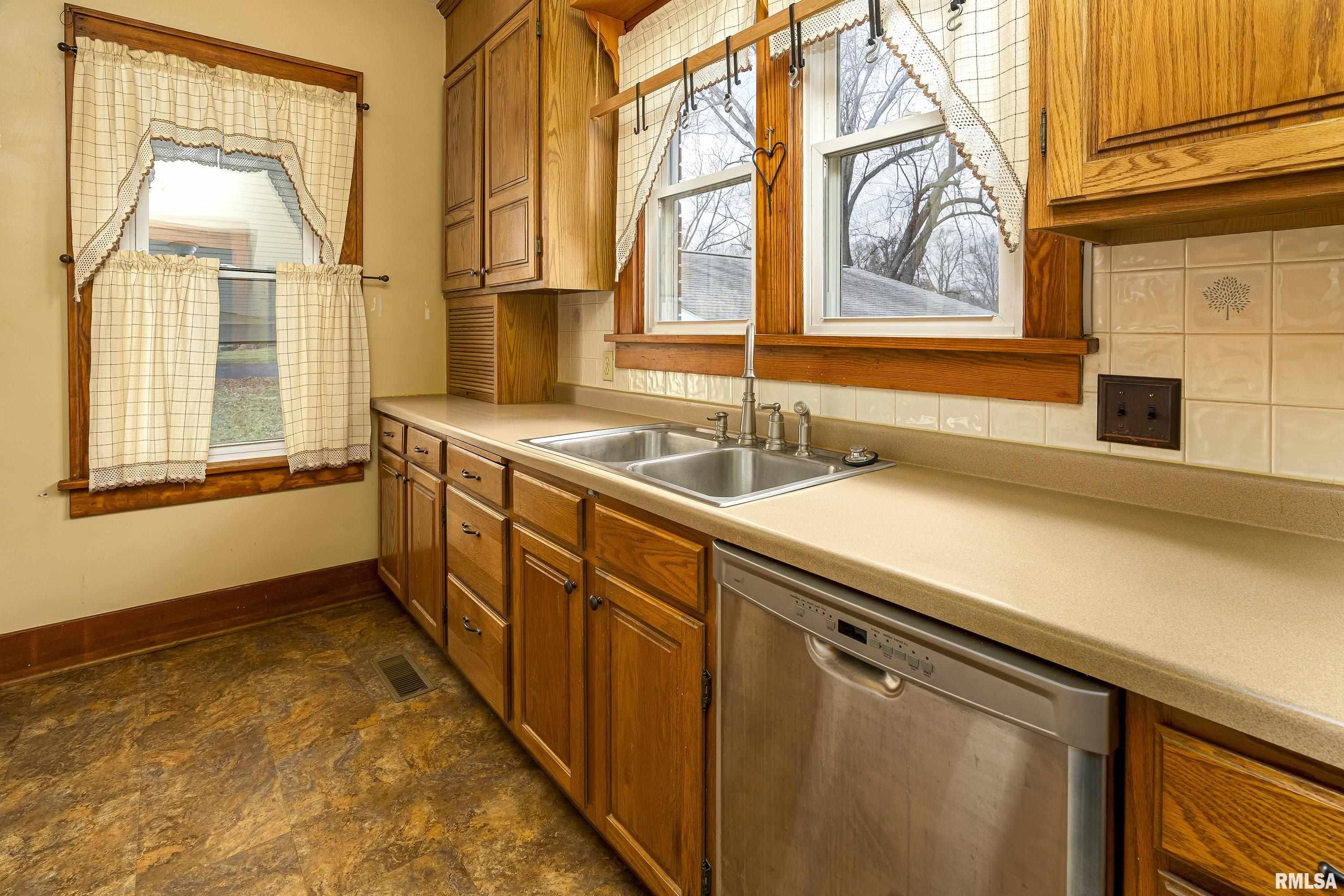375 Dallas Road Murphysboro, IL 62966 - Photo 10 of 37