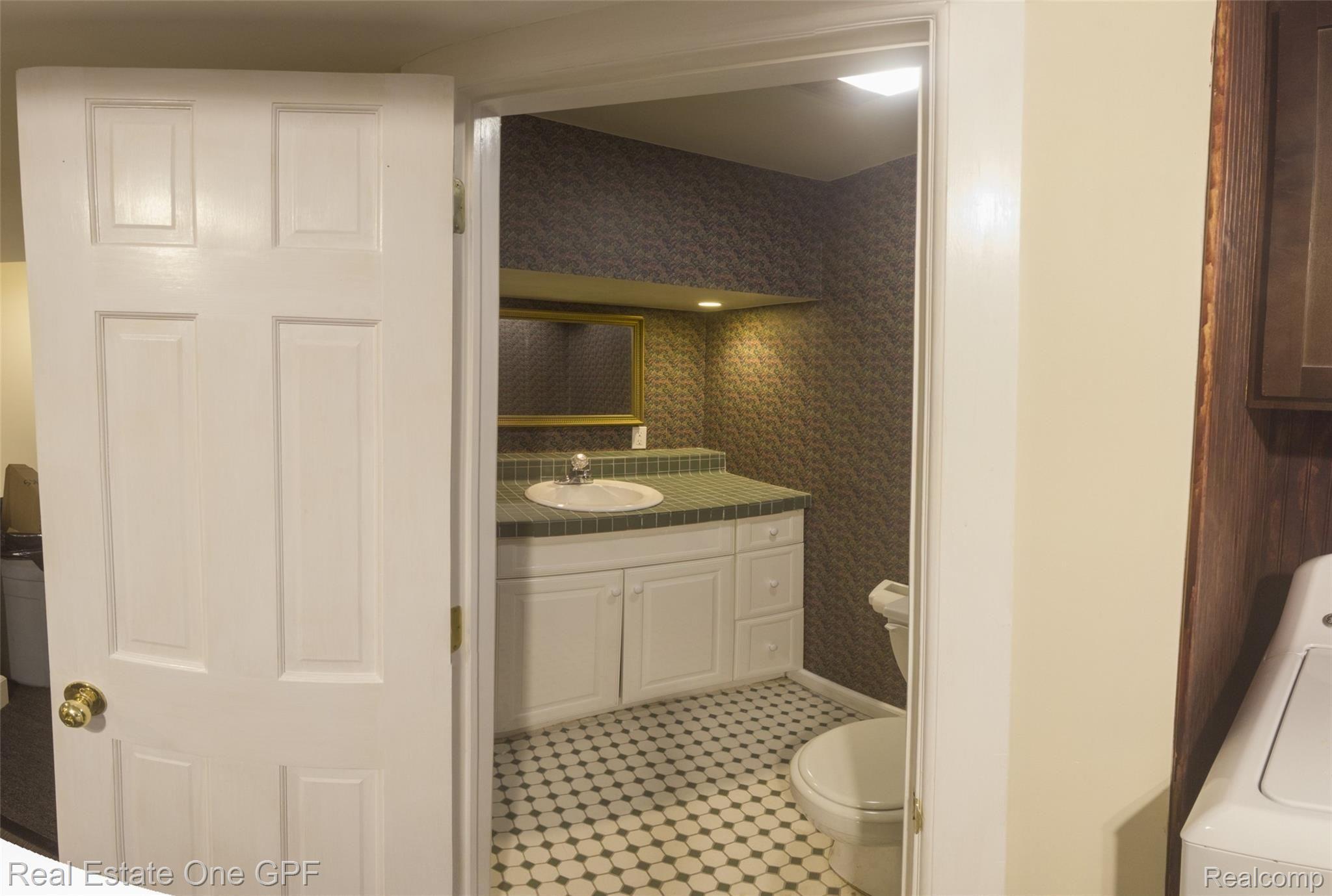 1210 Yorkshire Road Grosse Pointe, MI 48230 - Photo 28 of 37 Lower level lavatory next to laundry area.