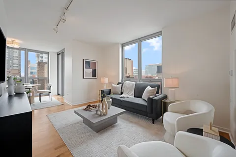 $475,000 | 200 West Grand Avenue, Unit 804, Chicago, IL 60654