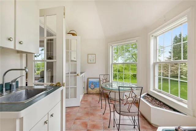 $3,450,000 | 576 West Main Road, Little Compton, RI 02837