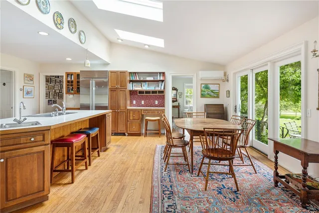 $3,450,000 | 576 West Main Road, Little Compton, RI 02837