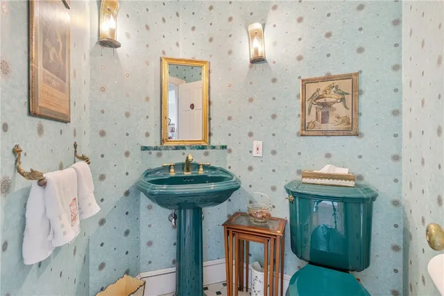 $3,450,000 | 576 West Main Road, Little Compton, RI 02837