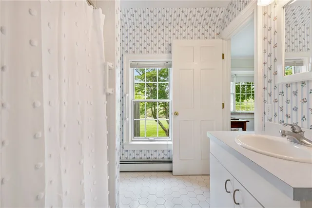 $3,450,000 | 576 West Main Road, Little Compton, RI 02837