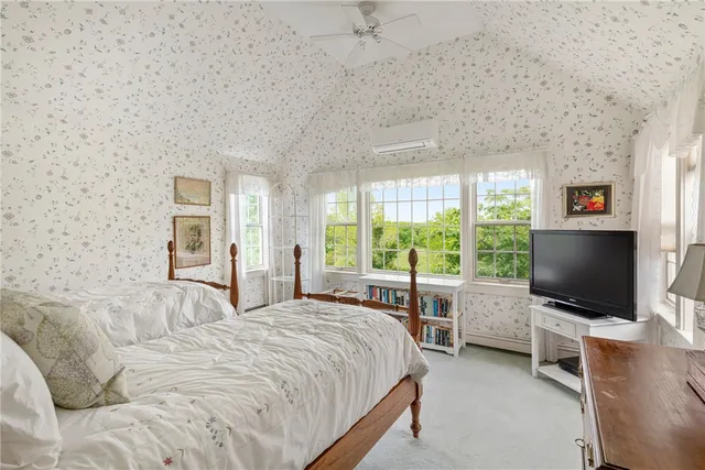 $3,450,000 | 576 West Main Road, Little Compton, RI 02837