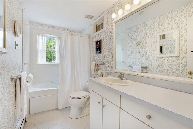 $3,450,000 | 576 West Main Road, Little Compton, RI 02837