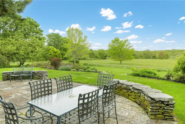 $3,450,000 | 576 West Main Road, Little Compton, RI 02837