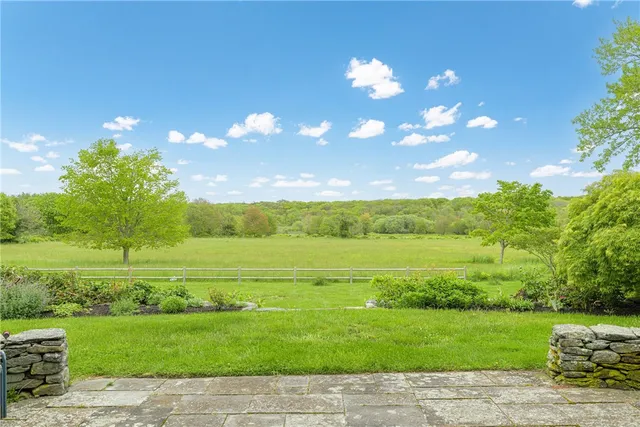 $3,450,000 | 576 West Main Road, Little Compton, RI 02837