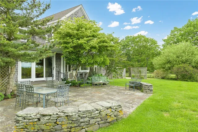 $3,450,000 | 576 West Main Road, Little Compton, RI 02837