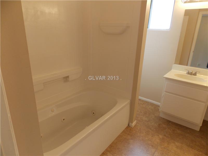 2520 Kilmaron Circle Henderson, NV 89014 - Photo 18 of 33 Master Bath/Spa.