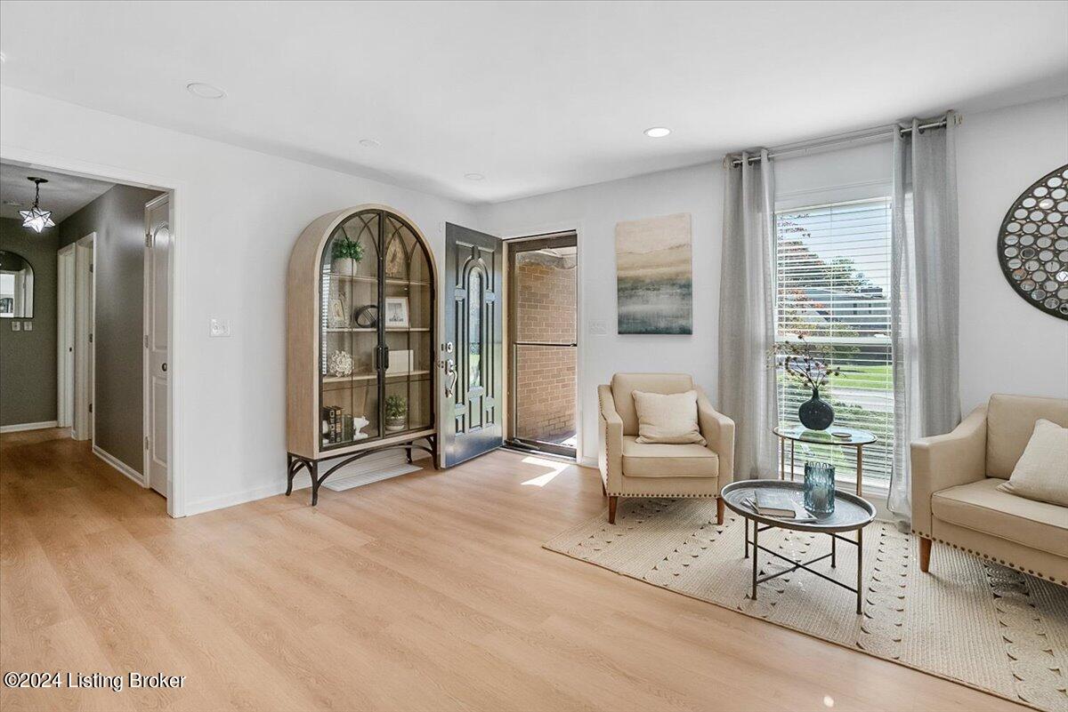 1007 Chesham Road Louisville, KY 40207 - Photo 6 of 49 The front entry welcomes you into the expansive living space