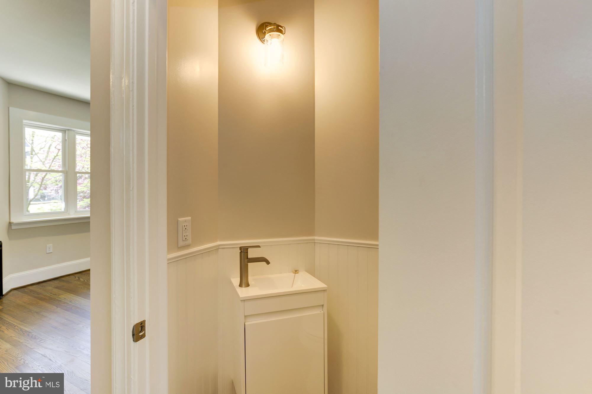 406 Hopkins Road Baltimore, MD 21212 - Photo 21 of 52 New first floor powder room