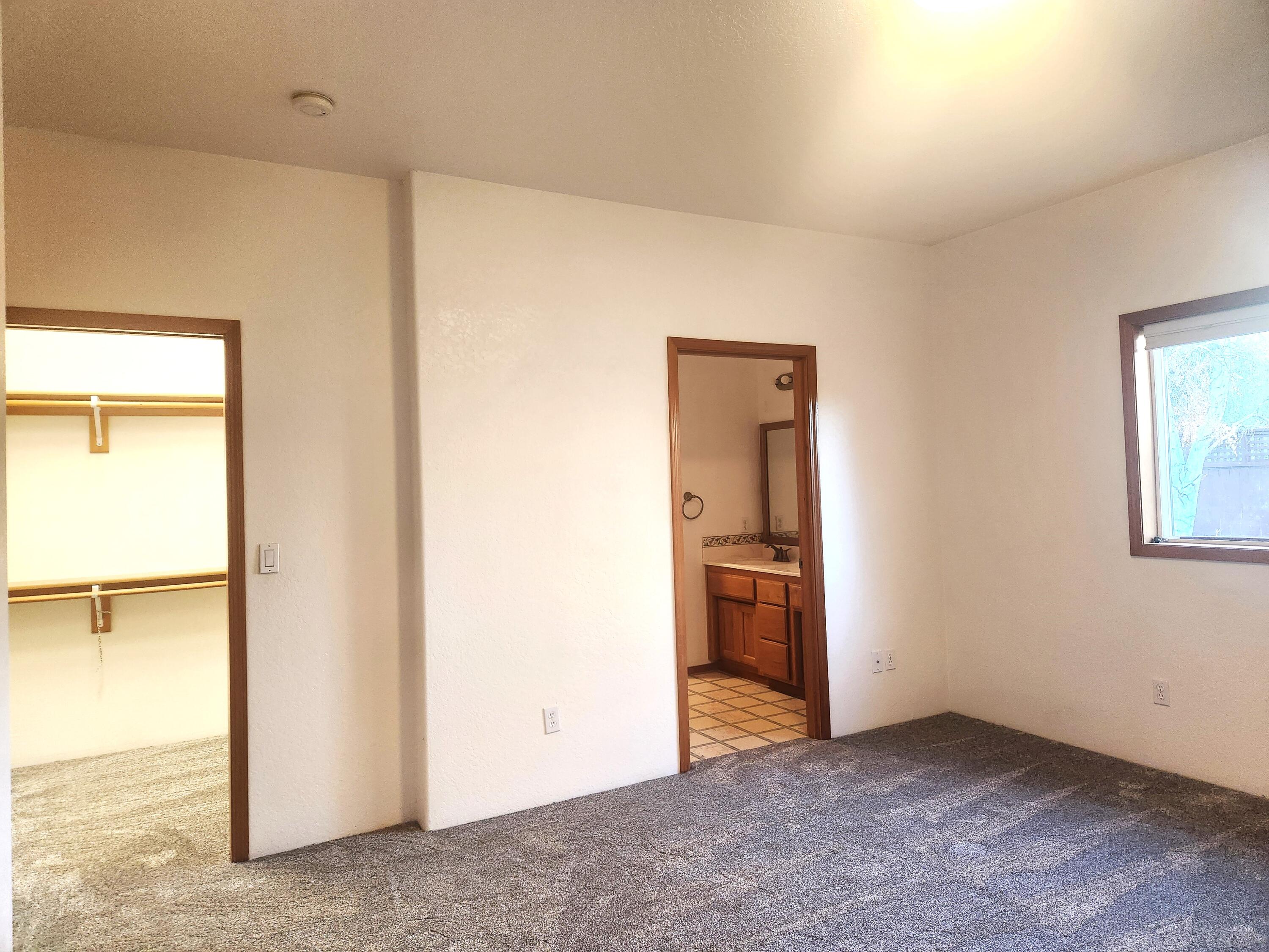 900 Mendolia Way Central Point, OR 97502 - Photo 30 of 49 20240918_182021