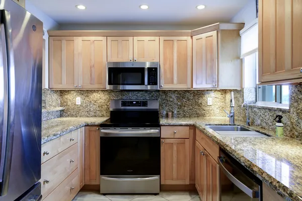$2,550 | 100 Waterway Drive South, Unit 407, Lantana, FL 33462