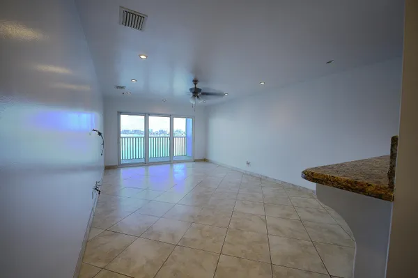 $2,550 | 100 Waterway Drive South, Unit 407, Lantana, FL 33462