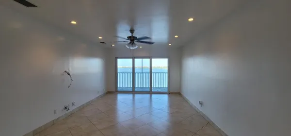 $2,550 | 100 Waterway Drive South, Unit 407, Lantana, FL 33462