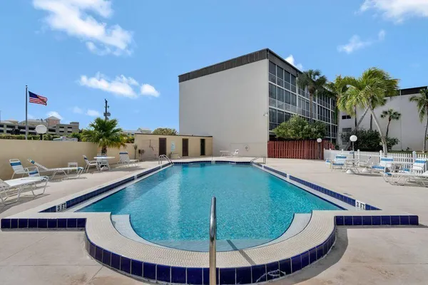 $2,550 | 100 Waterway Drive South, Unit 407, Lantana, FL 33462