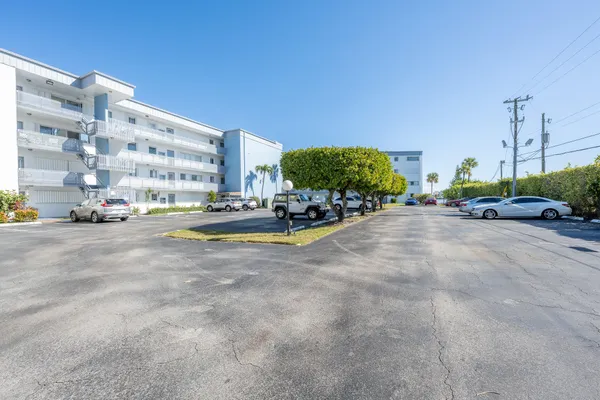 $2,550 | 100 Waterway Drive South, Unit 407, Lantana, FL 33462