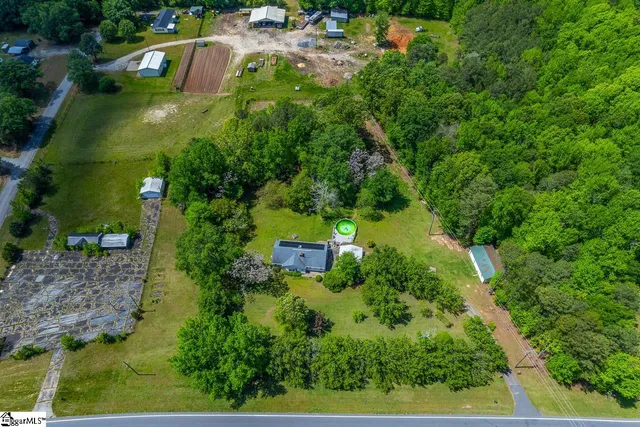 $375,000 | 10676 Augusta Road, Belton, SC 29627