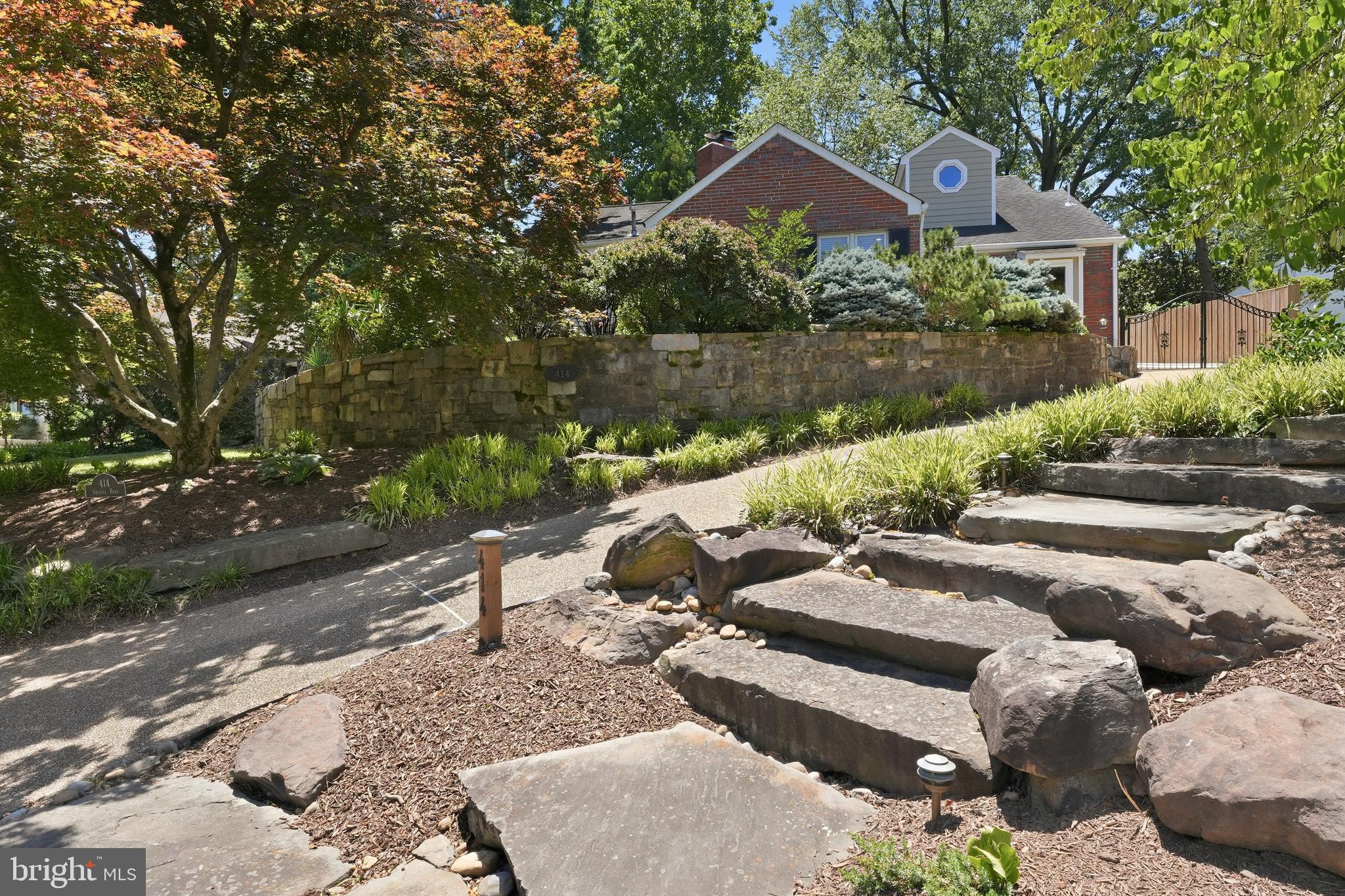 414 Skyhill Road Alexandria, VA 22314 - Photo 35 of 42 Private corner lot