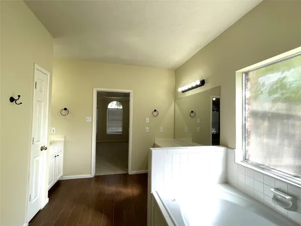 $2,450 | 1723 Rustic Oak Lane, Seabrook, TX 77586