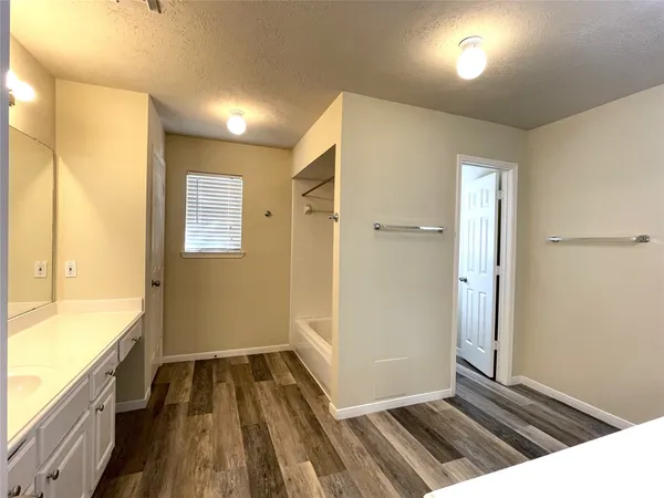 $2,450 | 1723 Rustic Oak Lane, Seabrook, TX 77586