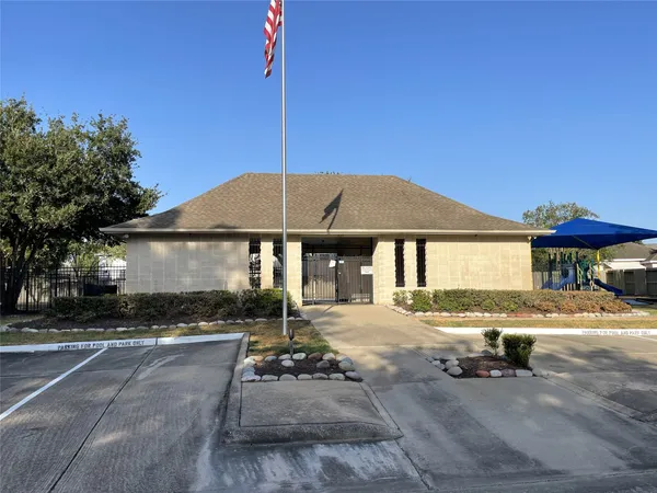 $2,450 | 1723 Rustic Oak Lane, Seabrook, TX 77586