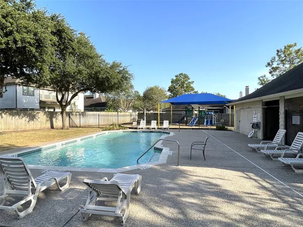 $2,450 | 1723 Rustic Oak Lane, Seabrook, TX 77586