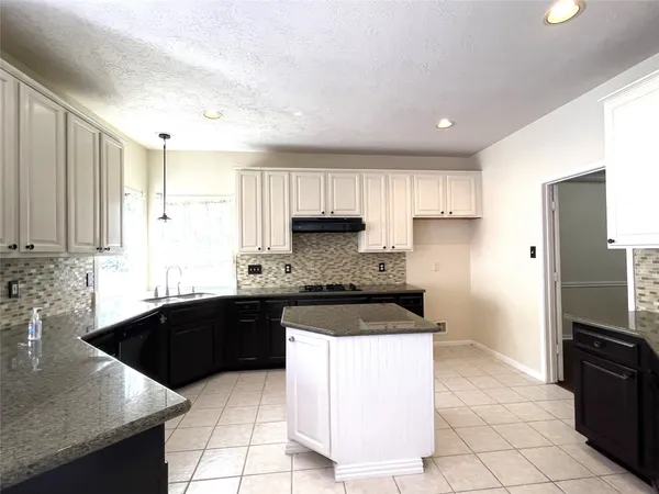 $2,450 | 1723 Rustic Oak Lane, Seabrook, TX 77586