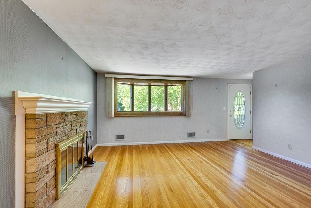 8 Duncan Road Burlington, MA 01803 - Photo 4 of 30 Gallery Image 4