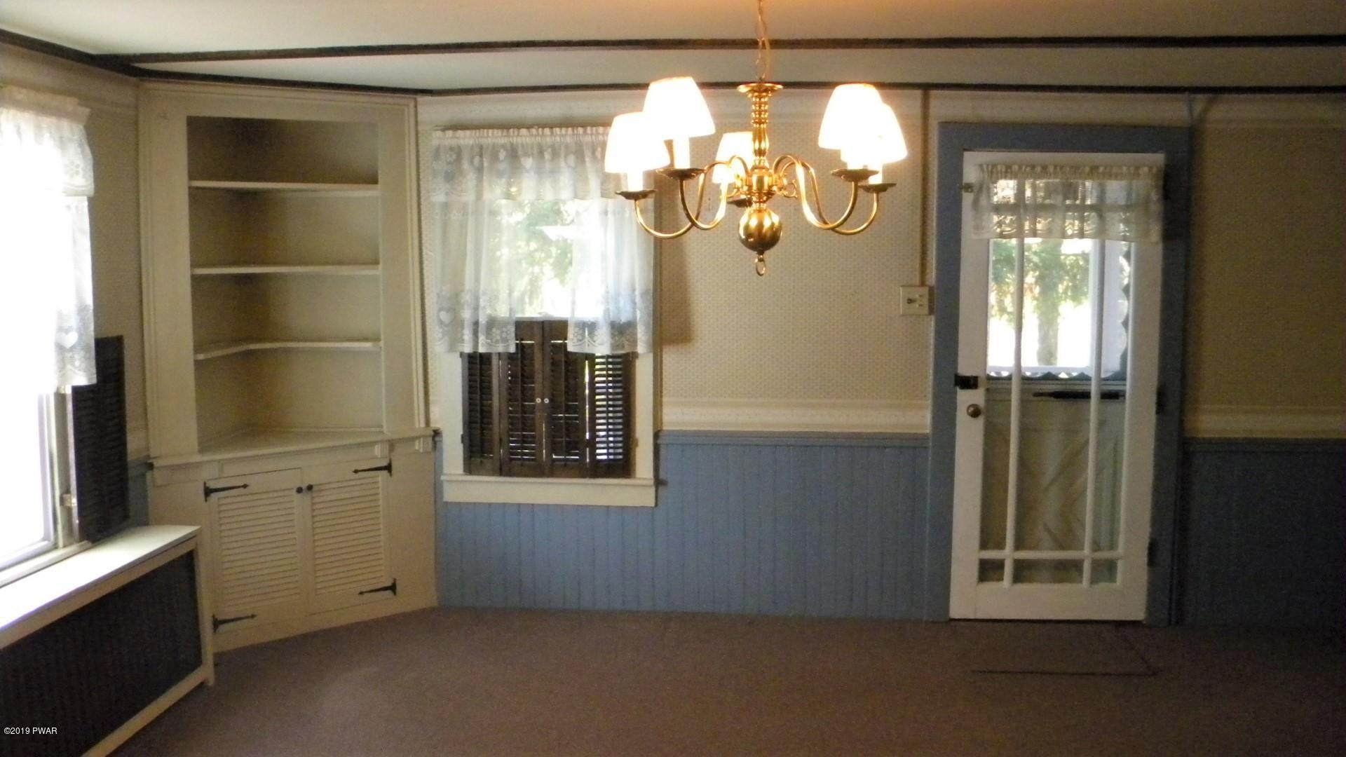 997 Towpath Road Hawley, PA 18428 - Photo 11 of 37 12.3-Living Room