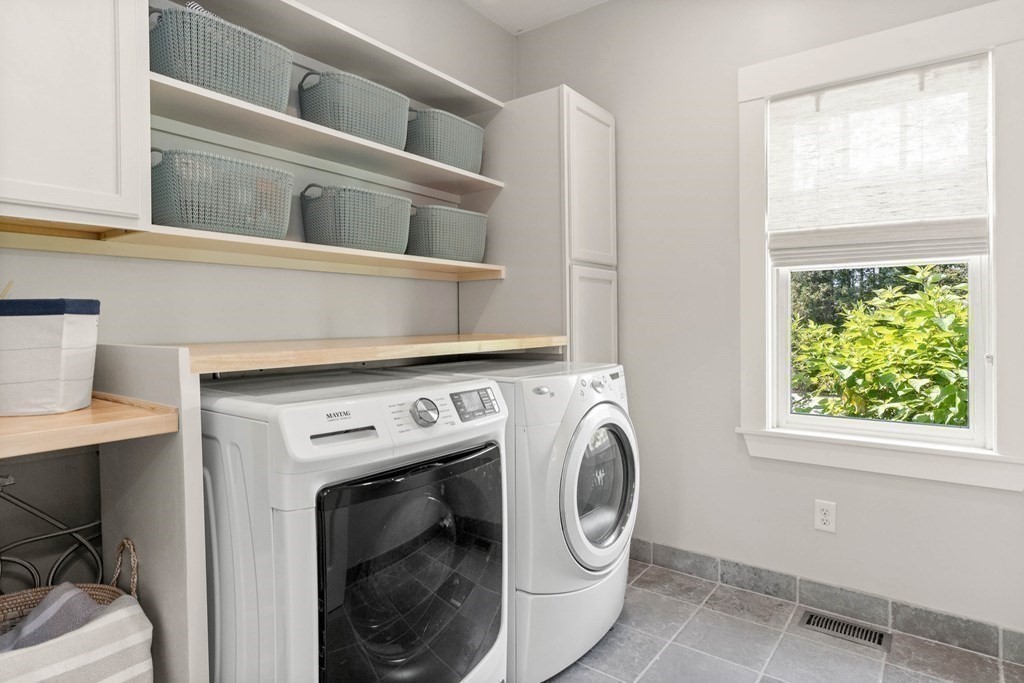 106 Galloupes Point Road Swampscott, MA 01907 - Photo 13 of 42 Gallery Image 13