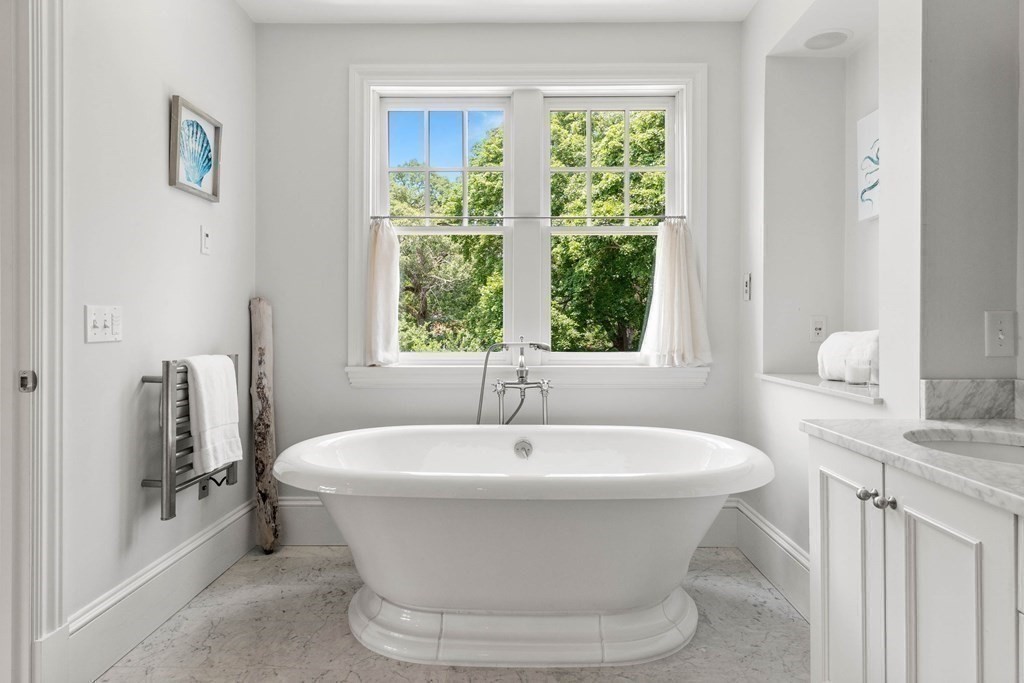 106 Galloupes Point Road Swampscott, MA 01907 - Photo 18 of 42 Gallery Image 18