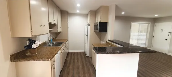 $499,900 | 5320 Zelzah Avenue, Unit 201, Encino, CA 91316