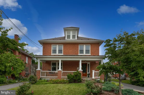 $384,900 | 585 West Main Street, New Holland, PA 17557