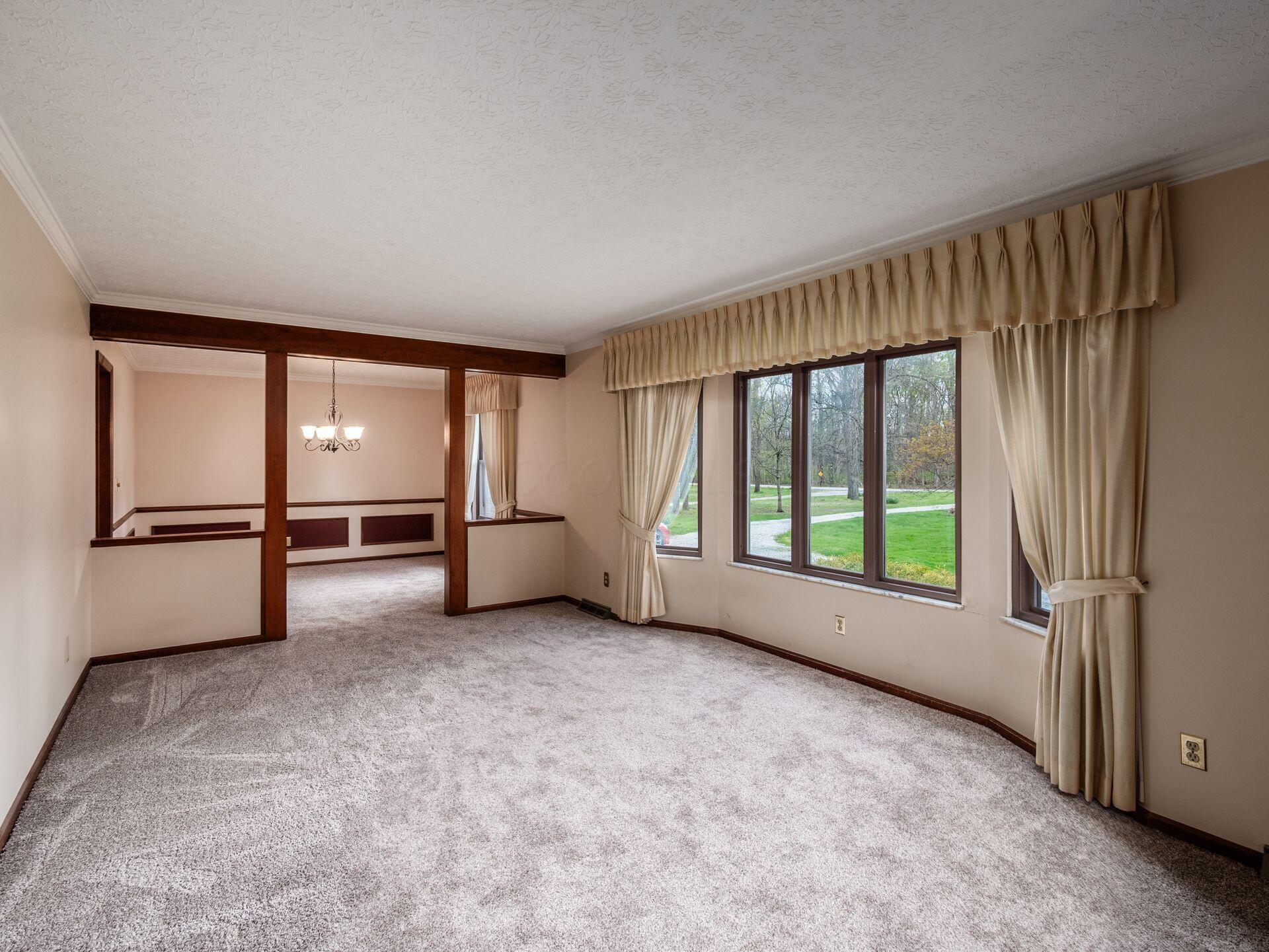 2434 Carriage Road Powell, OH 43065 - Photo 8 of 62